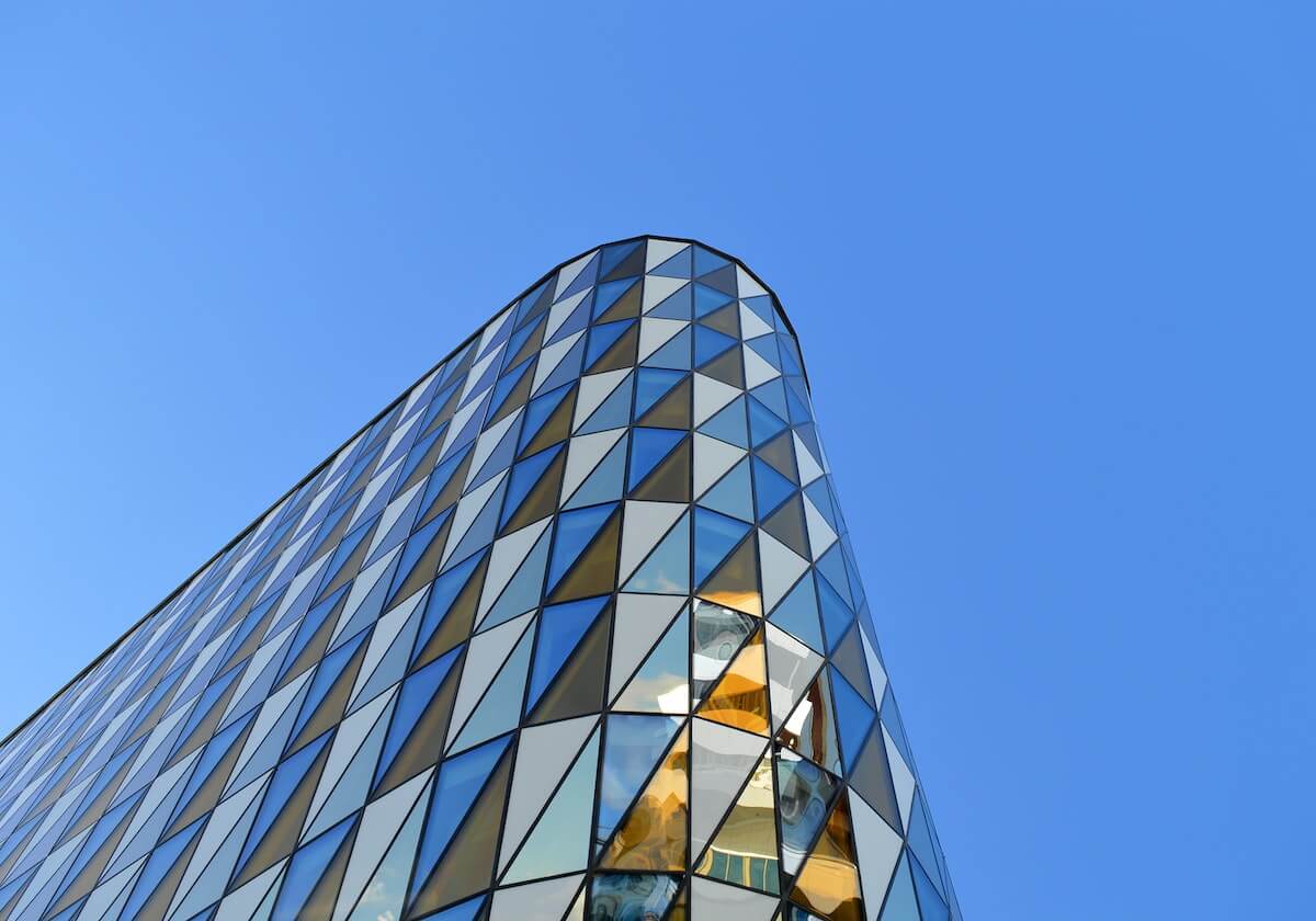 必一运动-评论员魏翊东：京鲁德比战中马德鲁加禁区内手球应该判罚点球