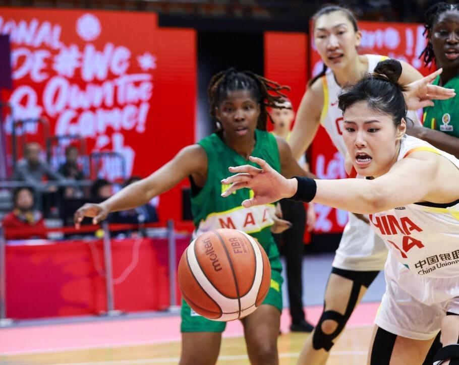 必一运动-世预赛开门红！李月汝21+11，三大中锋均上双，中国女篮81-68马里